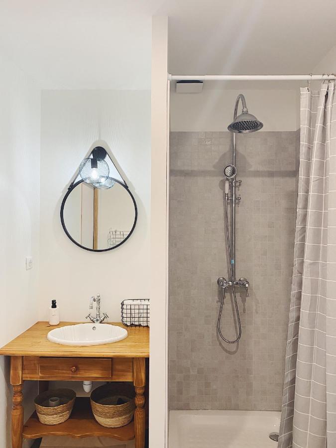 L'Anne xe, studio dans ferme rénovée Valeuil Esterno foto