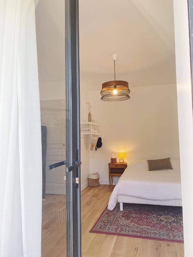 L'Anne xe, studio dans ferme rénovée Valeuil Esterno foto