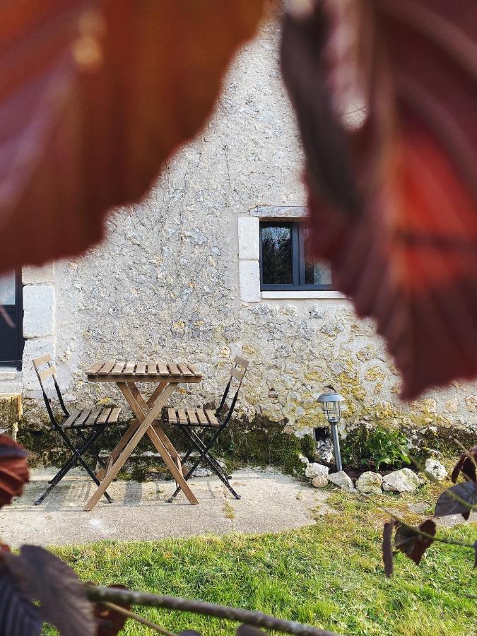 L'Anne xe, studio dans ferme rénovée Valeuil Esterno foto